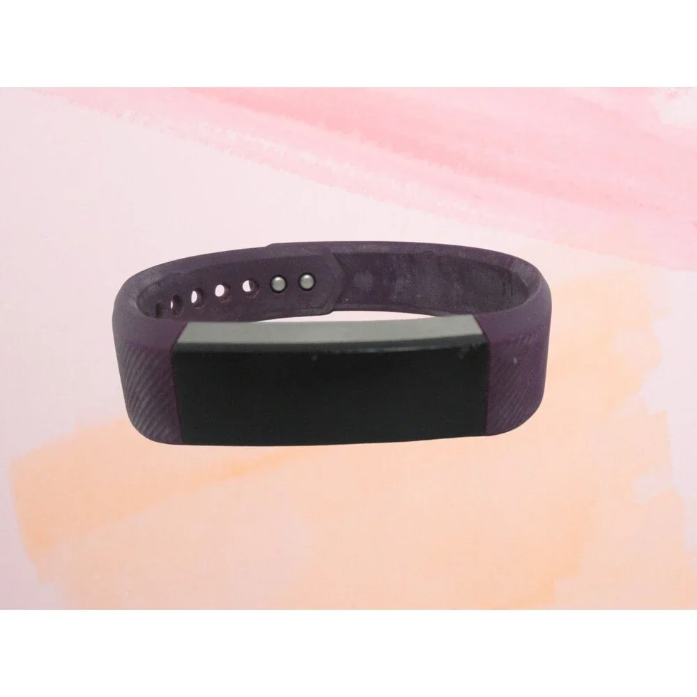 Striiv Fusion Fitness Activity Tracker & Smartwatch with Charging Cradle& Purpl